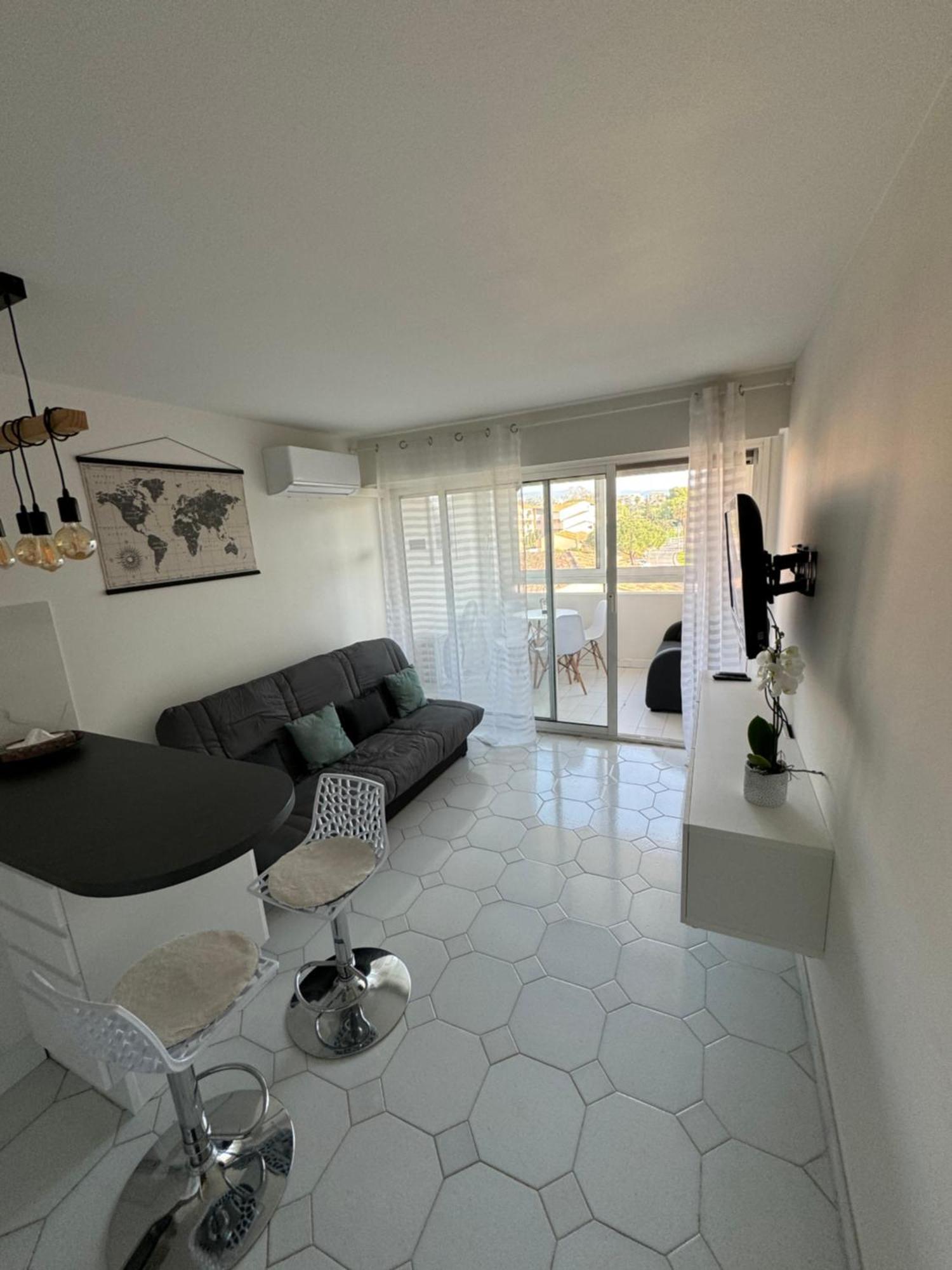 Studio Antibes Port Vauban. Exterior photo